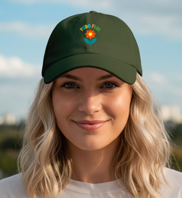 Arte com prompt com aplicação em boné personalizado